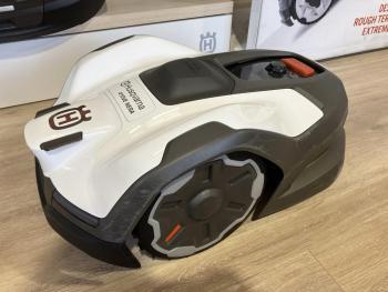 https://promower.hu/media_ws/10038/2012/idx/husqvarna-automower-410ve-nera-robotfunyiro-2026-hasznalt-garanciaval-.jpg